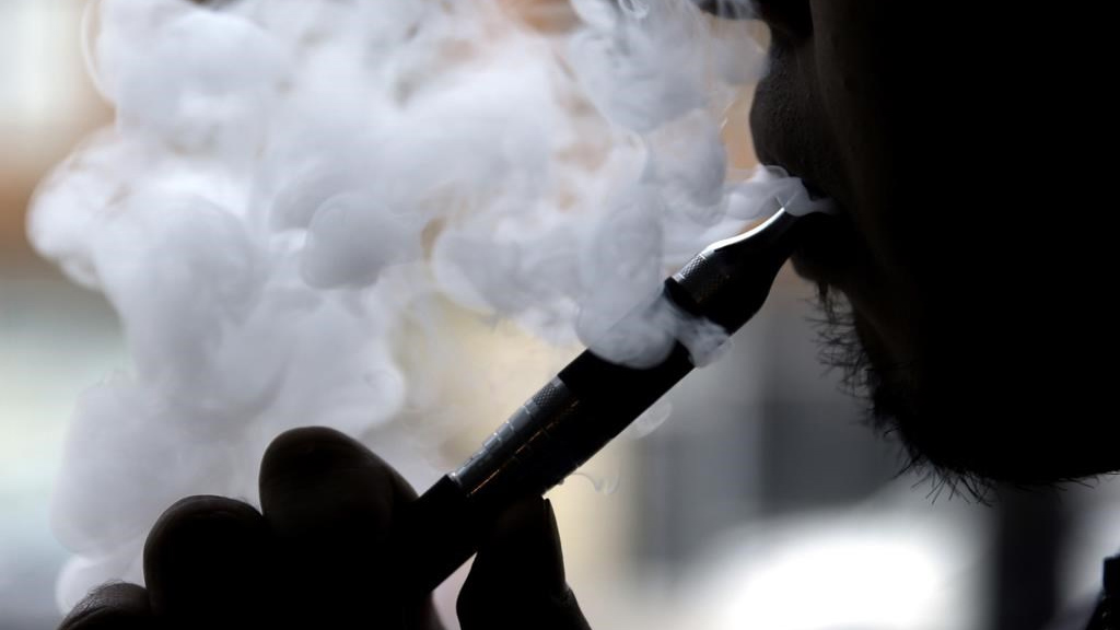 ‘We need to be bold’: Ontario to limit cellphone usage, ban vaping in schools